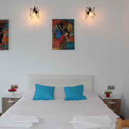 Mavi & Restaurant Hotel
